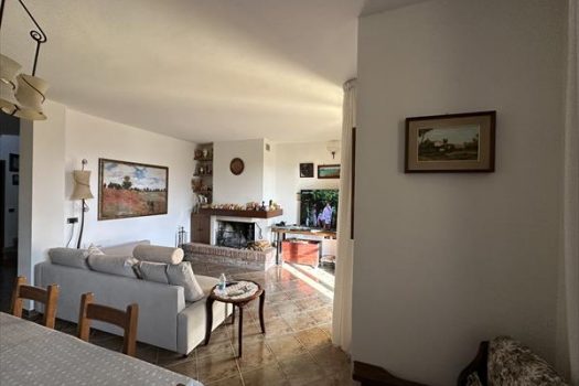 Villetta di testa con ampio giardino