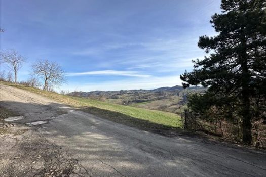 Villetta di testa con ampio giardino