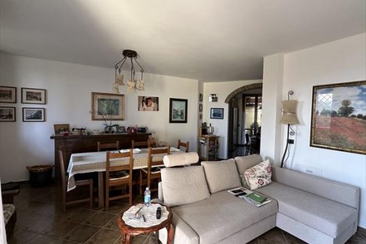 Villetta di testa con ampio giardino