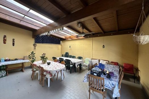 Villetta di testa con ampio giardino