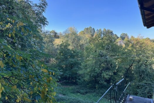 Villino in contesto collinare