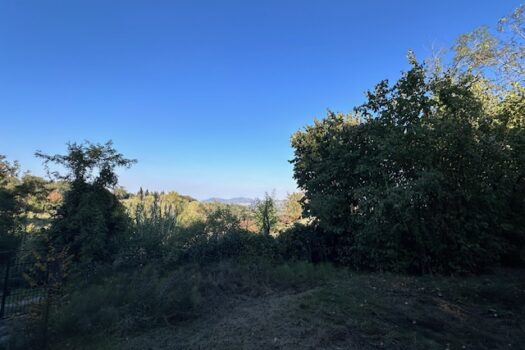 Villino in contesto collinare