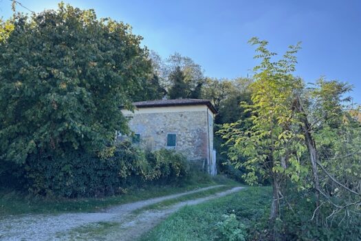 Villino in contesto collinare