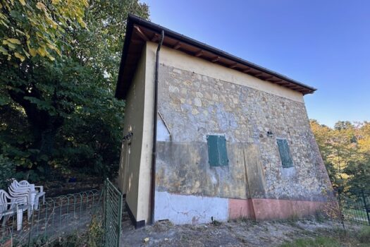 Villino in contesto collinare